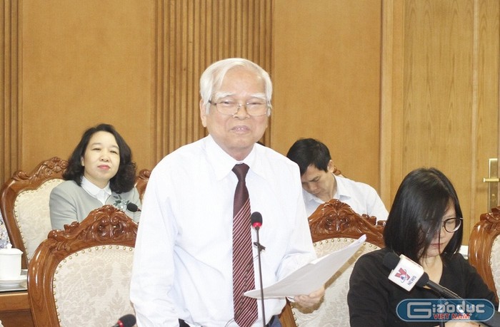 Thầy Nguyễn Văn Hòa, Chủ tịch hội đồng quản trị hệ thống trường chất lượng cao Nguyễn Bỉnh Khiêm (ảnh Trinh Phúc).