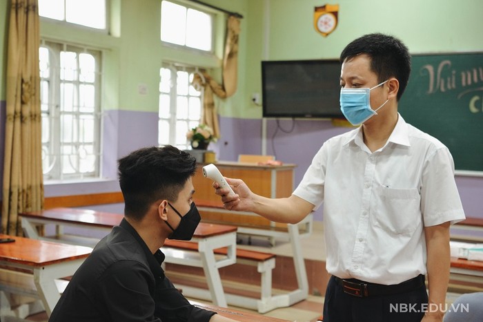 Việc huấn luyện các phương án xử lý trong trường hợp có học sinh bị ốm được cân nhắc rất kỹ lưỡng (ảnh nguồn trường Nguyễn Bỉnh Khiêm).