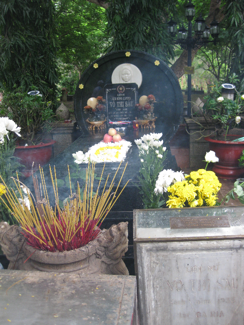 Nơi chôn cất hàng vạn chiến sĩ cách mạng và người yêu nước Việt Nam qua nhiều thế hệ bị tù đày, kéo dài từ năm 1862 đến năm 1975. Đây cũng là nơi chôn cất chị Võ Thị Sáu, phần mộ gắn liền với những câu chuyện có thật về sự linh thiêng.