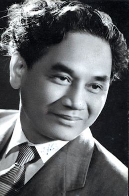Xuân Diệu (1916-1985) tuổi Bính Thìn. Ông là nhà thơ lãng mạn trữ tình, một nhà phê bình tinh tế, một nhà lý luận văn học độc đáo. Nổi danh từ phong trào thơ mới và được mệnh danh là “ông hoàng của thơ tình”