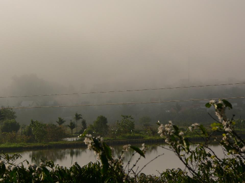 Thị trấn Phước An trong màn sương.