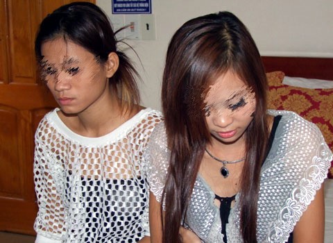 Hai má mì 9x Vũ Thị Bích Liên và Trương Thanh Huyền (cùng 17) tuổi ở thành phố Thái Nguyên. Đường dây bán dâm của hai cô cô gái này chủ yếu là những người bỏ học sớm. Giá mỗi lần đi của gái bán dâm trong đường dây này là 500 nghìn, trong đó từ 100 nghìn đến 200 nghìn của môi giới, còn lại là của gái bán dâm.