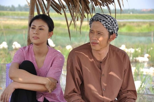 Hoài Linh (Tư Lặn) và Kim Thư (Lựu) trong phim Hello cô Ba - ảnh: Đoàn làm phim cung cấp