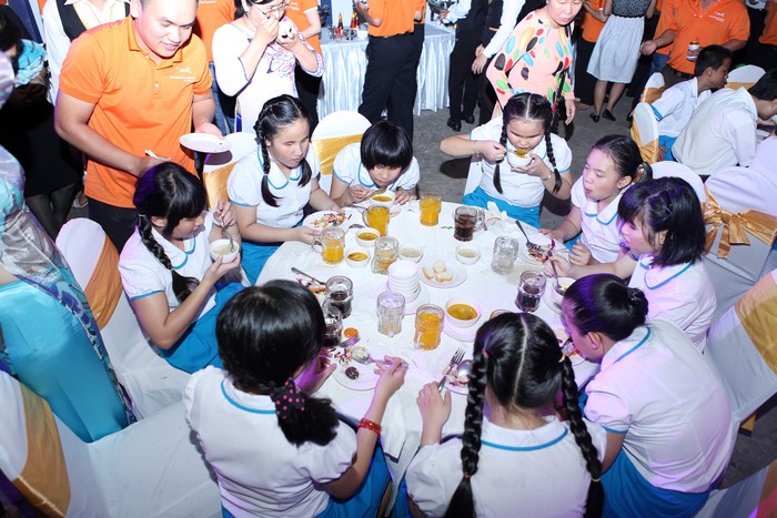 Các em học sinh Trường phổ thông đặc biệt Nguyễn Đình Chiểu tại buổi lễ.