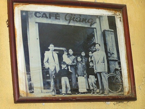 Có những quán cà phê cổ kính đã trở nên thân thuộc với người sành cà phê Hà Nội cũng như du khách gần xa như: Cà phê Giảng, cà phê Lâm, cà phê Nắng,...