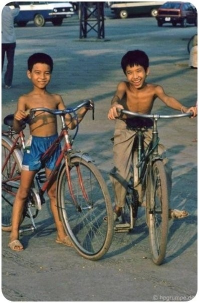 Vào thời mà xe đạp là phương tiện đi lại chủ yếu trên đường phố, chiếc xe đạp Thống Nhất là tài sản đặc biệt quan trọng của nhiều gia đình.