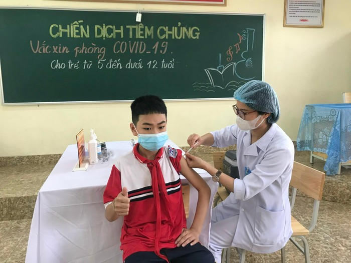 Các địa phương đang đẩy mạnh tiêm vaccine phòng COVID-19 cho nhóm trẻ từ 5 đến 12 tuổi trước thềm năm học mới. Ảnh: Cổng thông tin điện tử Bộ Y tế
