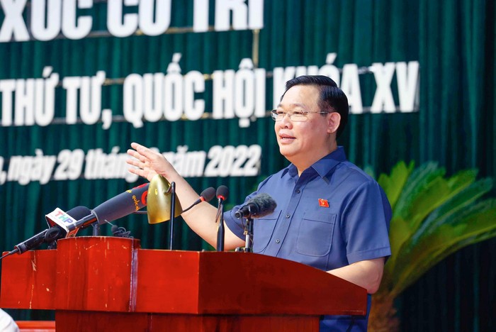 Chủ tịch Quốc hội Vương Đình Huệ phát biểu tại buổi tiếp xúc cử tri. Ảnh: quochoi.vn