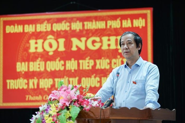 Bộ trưởng Bộ Giáo dục và Đào tạo Nguyễn Kim Sơn phát biểu tại cuộc tiếp xúc cử tri huyện Thanh Oai, thành phố Hà Nội. Ảnh: Cổng thông tin điện tử Bộ Giáo dục và Đào tạo