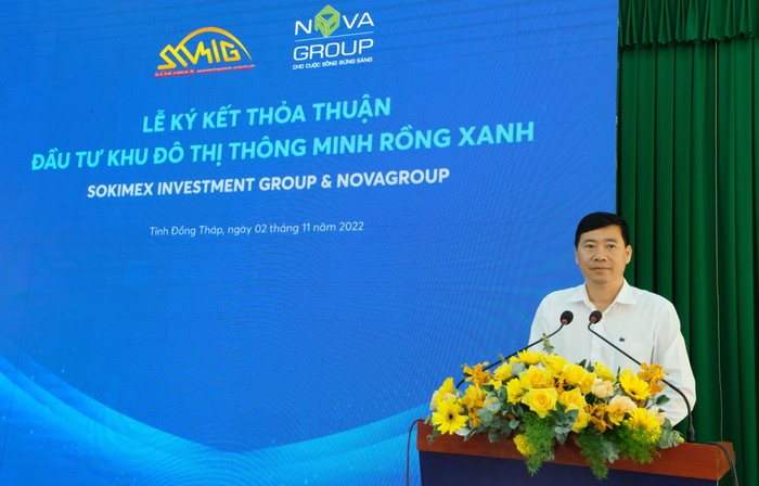 Ông Phạm Thiện Nghĩa, Phó Bí thư Tỉnh ủy, Chủ tịch Uỷ ban nhân dân tỉnh Đồng Tháp chúc mừng sự hợp tác của hai Tập đoàn