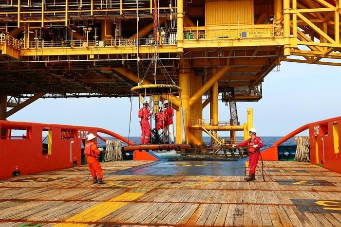 Người lao động dầu khí trên công trình biển