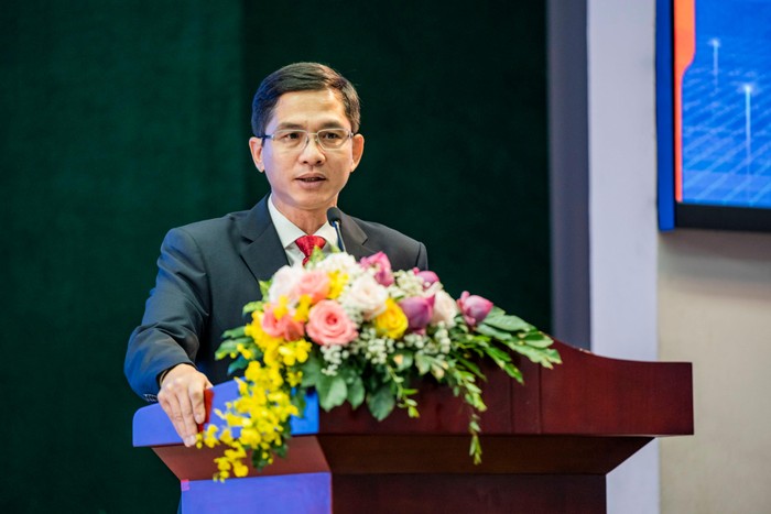 Phó Giáo sư Hoàng Công Gia Khánh – Hiệu trưởng Trường Đại học Kinh tế - Luật (Đại học Quốc gia Thành phố Hồ Chí Minh)