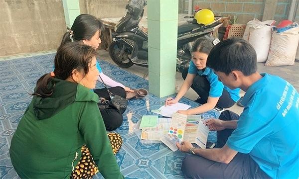 Tuyên truyền, vận động người dân tham gia bảo hiểm xã hội tự nguyện, bảo hiểm y tế hộ gia đình. Ảnh: Bảo hiểm xã hội Việt Nam