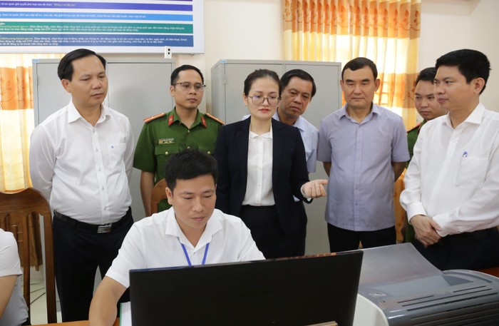 Nhằm triển khai hai nhóm dịch vụ công nêu trên, thời gian qua, Bảo hiểm xã hội Việt Nam đã chủ động phối hợp với Bộ Công an, Văn phòng Chính phủ và các Bộ, ngành liên quan triển khai điều chỉnh, nâng cấp phần mềm, chia sẻ, kết nối với phần mềm dịch vụ công liên thông.