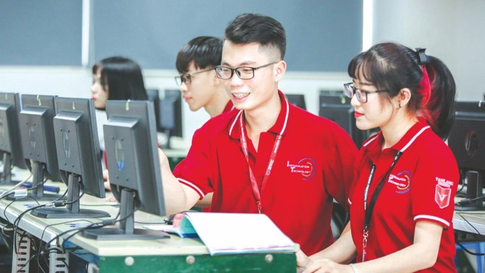 Kỹ năng sử dụng ICT của sinh viên Việt nam đang ngày càng được nâng cao. Ảnh minh họa: nguồn Thời báo Ngân hàng