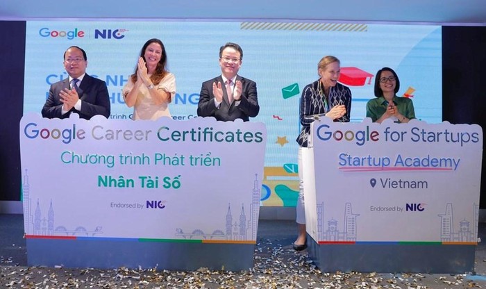 Chương trình Hỗ trợ phát triển nhân tài số - Google Career Certitifcates và Chương trình Hỗ trợ khởi nghiệp cho doanh nghiệp công nghệ - Google for Startups: Startup Academy đã chính thức được ra mắt tại Việt Nam vào tháng 7/2022. Ảnh: Trung tâm Đổi mới sáng tạo Quốc gia (NIC)