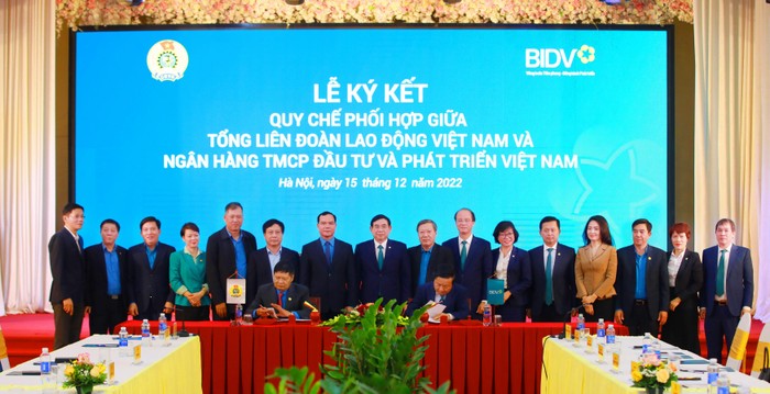 Đại diện BIDV và Tổng Liên đoàn Lao động Việt Nam ký kết Quy chế phối hợp