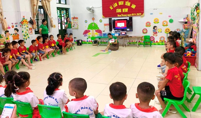 Một tiết học làm quen với tiếng Anh của trẻ em mẫu giáo ở Thái Bình. (Ảnh: Cổng thông tin điện tử huyện Hưng Hà, tỉnh Thái Bình)