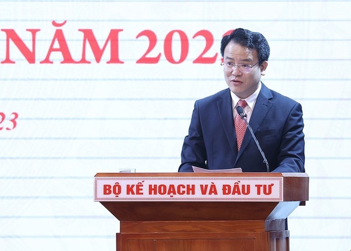 Thứ trưởng Kế hoạch và Đầu tư Trần Quốc Phương trình bày báo cáo công tác năm 2022 và triển khai nhiệm vụ năm 2023. Ảnh: Dương Giang/TTXVN