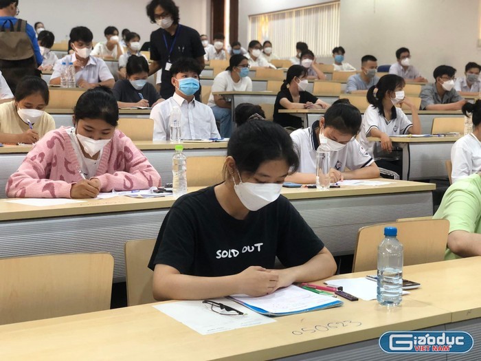 Thí sinh dự thi kỳ thi đánh giá năng lực của Đại học Quốc gia Thành phố Hồ Chí Minh năm 2022. (Ảnh: P.L)