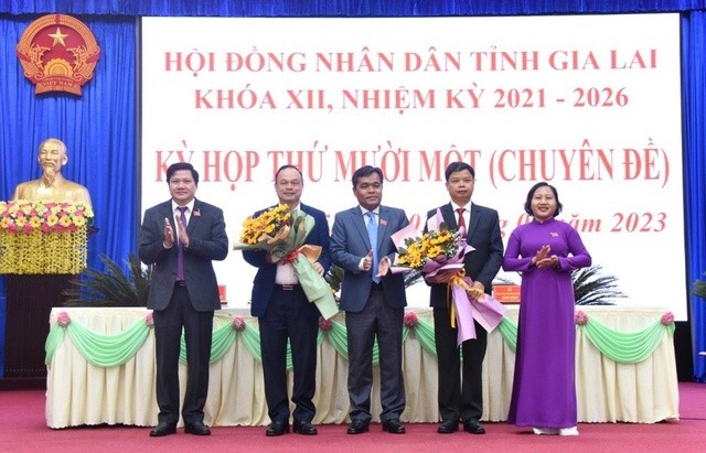 Thường trực Hội đồng nhân dân tỉnh Gia Lai chúc mừng ông Nguyễn Hữu Quế và ông Dương Mah Tiệp được bầu giữ chức Phó Chủ tịch Ủy ban nhân dân tỉnh Gia Lai nhiệm kỳ 2021-2026.