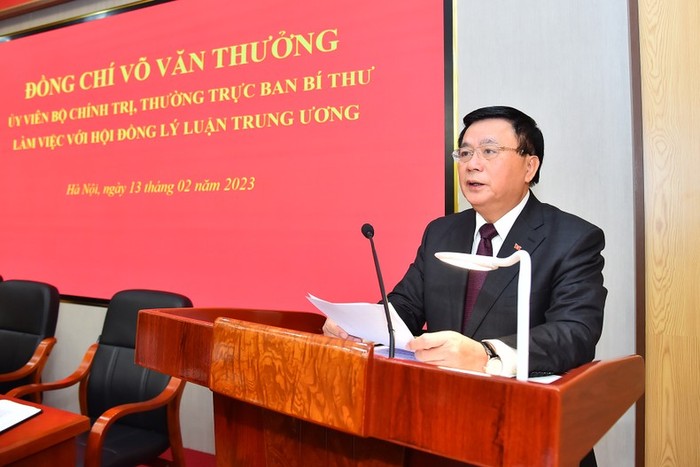 Đồng chí Nguyễn Xuân Thắng, Ủy viên Bộ Chính trị, Chủ tịch Hội đồng Lý luận Trung ương, Giám đốc Học viện Chính trị quốc gia Hồ Chí Minh phát biểu tại buổi làm việc.