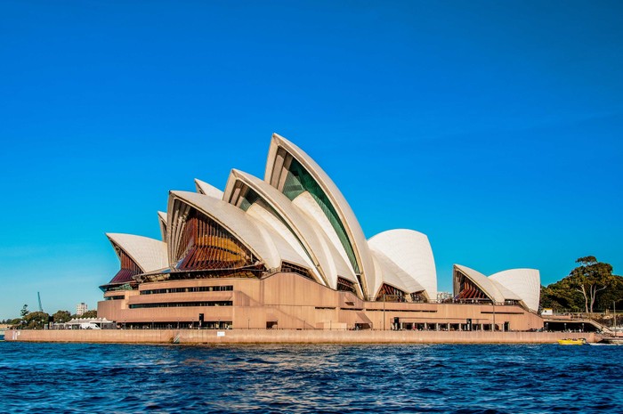 Nhà hát Opera nằm ở thành phố Sydney nước Úc.