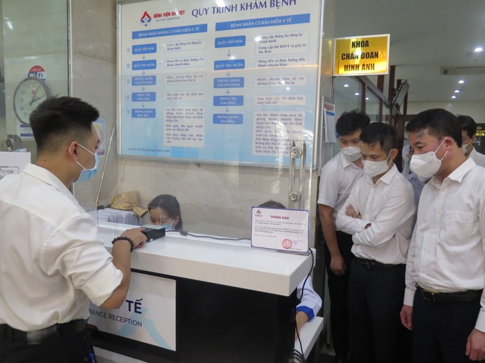 Bảo hiểm xã hội Việt Nam cũng đã triển khai thí điểm tích hợp công nghệ xác thực sinh trắc vân tay trên căn cước công dân gắn chíp trong khám chữa bệnh bảo hiểm y tế