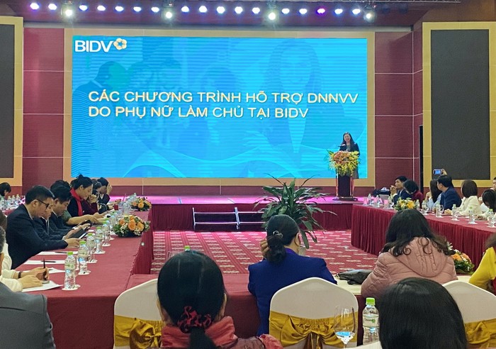 Bà Nguyễn Thị Kim Phượng - Phó Giám đốc Ban Khách hàng doanh nghiệp BIDV, phát biểu tại diễn đàn.