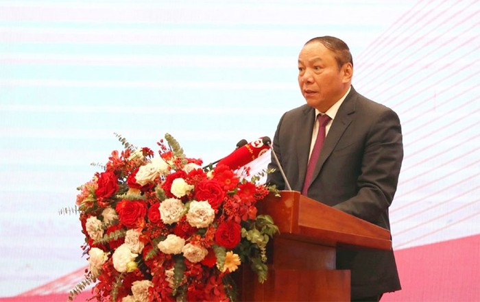 Đồng chí Nguyễn Văn Hùng, Bộ trưởng Bộ Văn hóa, Thể thao và Du lịch phát biểu tại hội thảo.