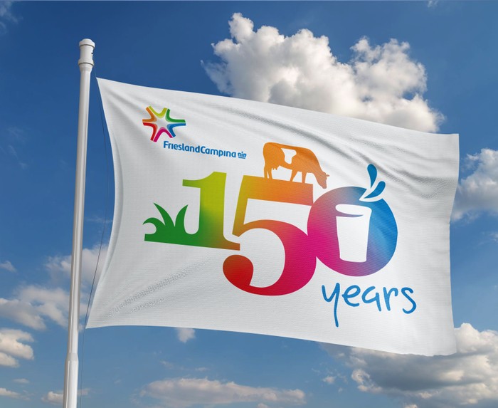 Lá cờ kỷ niệm 150 năm của Tập đoàn Royal FrieslandCampina đánh dấu 1,5 thế kỷ Tập đoàn đồng hành cùng người tiêu dùng trên toàn thế giới
