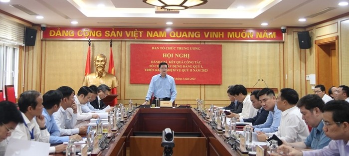 Đồng chí Mai Văn Chính, Ủy viên Trung ương Đảng, Phó Trưởng ban Thường trực Ban Tổ chức Trung ương phát biểu kết luận tại Hội nghị.