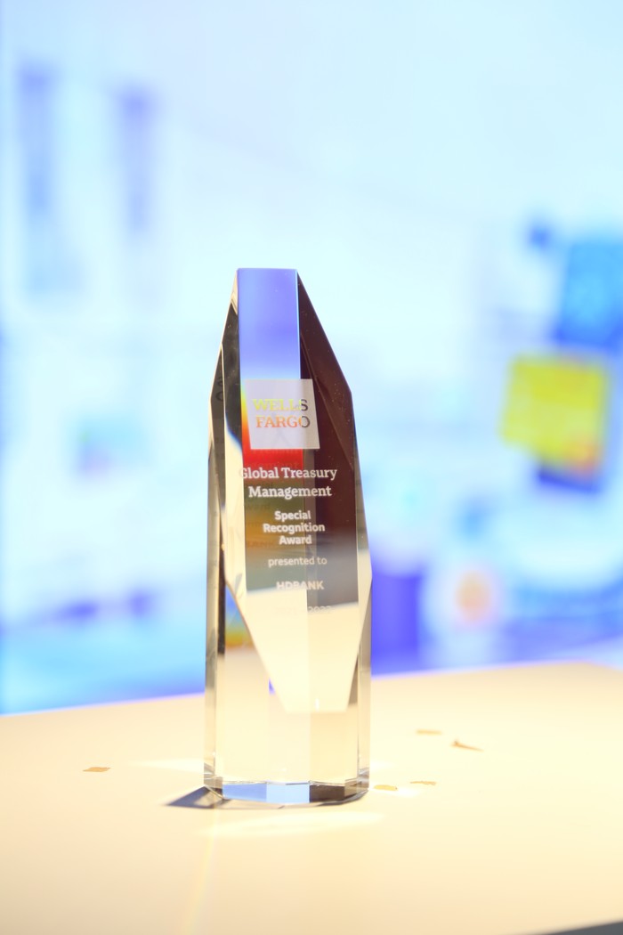 HDBank nhận giải thưởng đặc biệt chất lượng thanh toán quốc tế xuất sắc do Wells Fargo trao tặng.