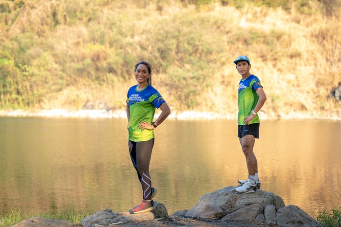 Vận động viên Thanh Vũ và Trọng Nhơn tại Hồ Núi Đá - nơi các runner của giải chạy Baden Mountain Marathon 2023 sẽ ghé qua