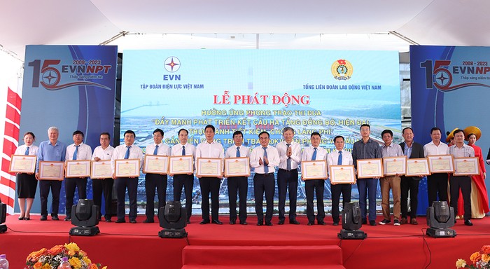 Các tập thể, cá nhân nhận Bằng khen của Tổng Liên đoàn Lao động Việt Nam UBND tỉnh Khánh Hòa và Tập đoàn Điện lực Việt Nam