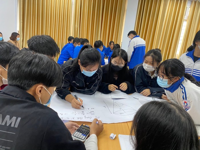Học sinh khối 12 Trường Trung học phổ thông chuyên Lê Quý Đôn (tỉnh Lai Châu) chủ động trong việc ôn luyện cho kỳ thi tốt nghiệp trung học phổ thông năm 2023. Ảnh: Fanpage nhà trường.