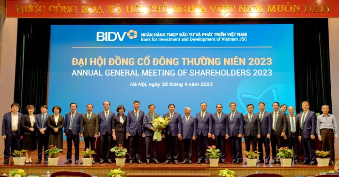 Ban Lãnh đạo BIDV chúc mừng ông Đặng Văn Tuyên được bầu bổ sung vào Hội đồng quản trị BIDV nhiệm kỳ 2022-2027