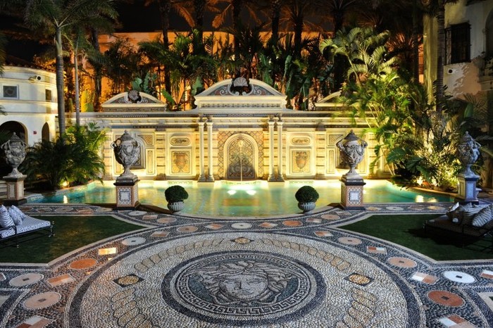Villa Barton G ở Miami có phòng tắm bằng đá cẩm thạch, bể bơi tuyệt đẹp. Giá thuê phòng ở mức 1.056 USD/đêm