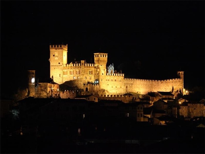 Còn đây là lâu đài ở Italia được rao bán giá 58 triệu USD