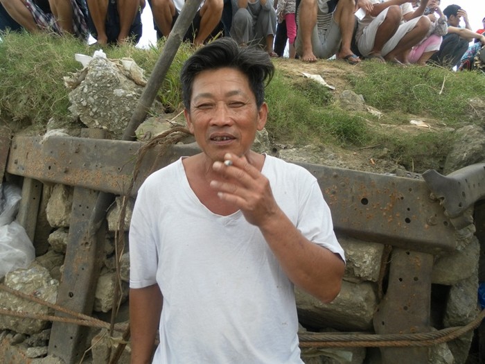 Ông Nguyễn Văn Chung báo tin tìm được một thi thể, nghi vấn là xác chị Huyền