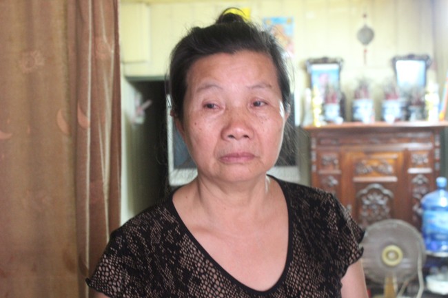 Bà Nguyễn Thị Yến mẹ của bảo vệ Đào Quang Khánh