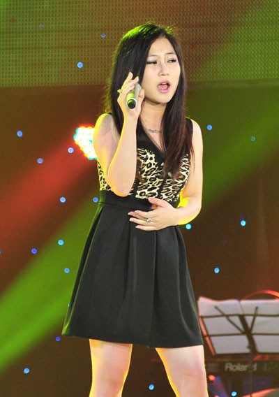 Hương Tràm và phần trình diễn gây ấn tượng mạnh trong đêm đầu tiên của vòng thử giọng Giấu mặt trong The Voice 2012