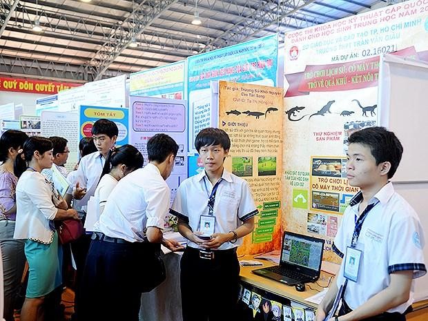 Học sinh Thành phố Hồ Chí Minh tham gia cuộc thi khoa học kĩ thuật. (Ảnh: hcm.edu.vn)