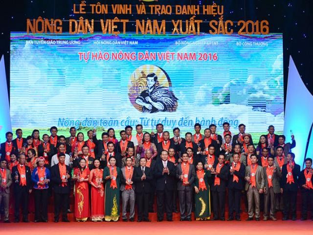 Hình ảnh lễ tôn vinh 63 nông dân Việt Nam xuất sắc năm 2016. Tiếp nối thành công lễ tôn vinh 63 nông dân Việt Nam xuất sắc sẽ diễn ra vào ngày 14/10/2017. Ảnh: danviet