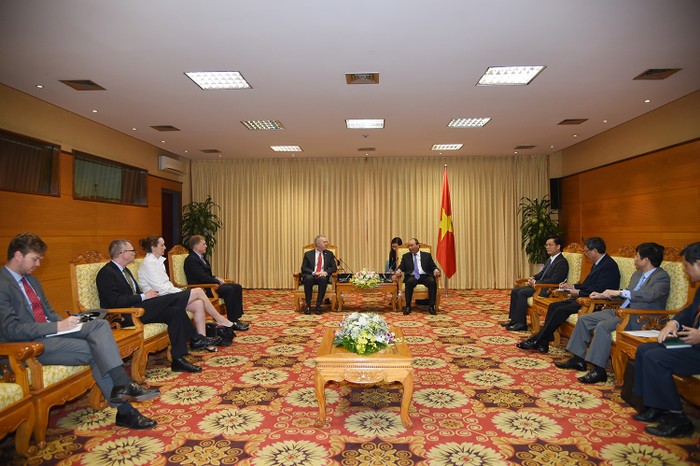 Tiếp đại sứ Hòa Kỳ Ted Osius, Thủ tướng Nguyễn Xuân Phúc khẳng định, Việt Nam rất cởi mở đối với giới kinh doanh. Ảnh: Chính phủ