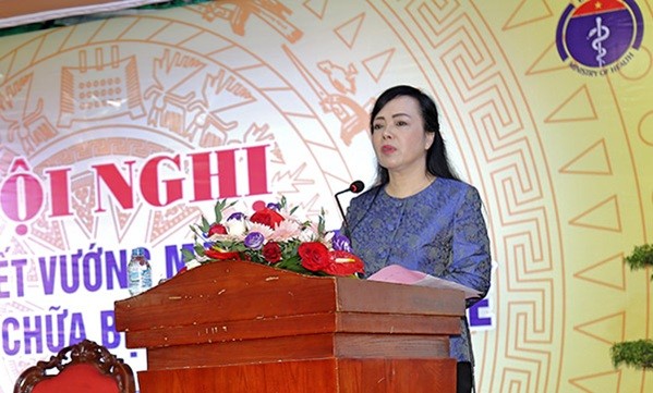 Bà Nguyễn Thị Kim Tiến - Bộ trưởng Bộ Y tế cho rằng, có tình trạng cơ sở y tế thực hiện chỉ định các dịch vụ kỹ thuật, thuốc..., vượt quá khả năng chi trả của quỹ khám chữa bệnh bảo hiểm y tế. Ảnh: BHXH