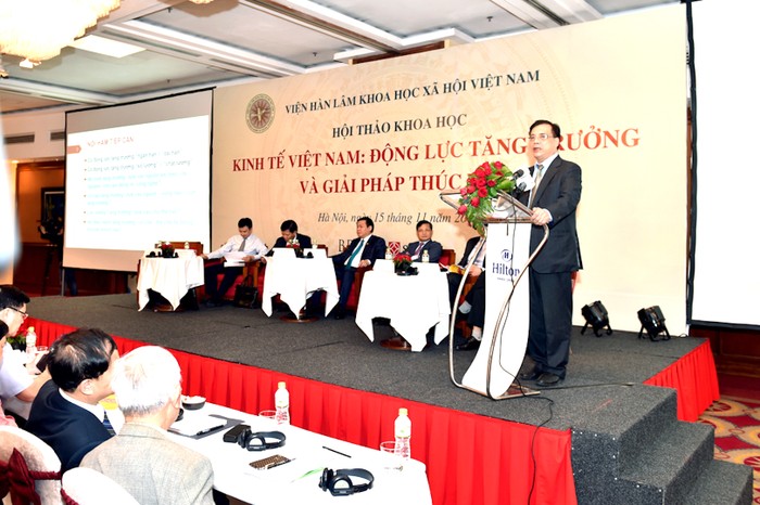 Các đại biểu tham dự Hội thảo đã phân tích, đánh giá tình hình kinh tế Việt Nam cả về động lực tăng trưởng và các giải pháp thúc đẩy. Ảnh: VGP.