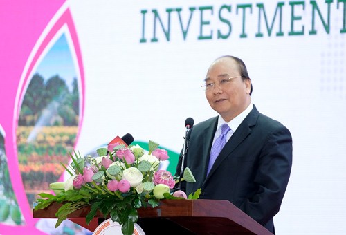 Thủ tướng Nguyễn Xuân Phúc nhấn mạnh, Đồng Tháp cần nỗ lực hơn nữa trong việc lấp đầy các khoảng trống khác trong thu hút đầu tư và cải thiện kết quả tăng trưởng kinh tế. Ảnh: VGP