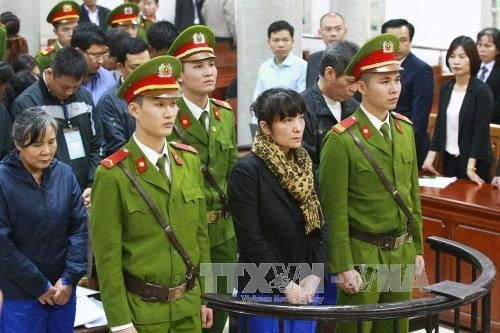 Nguyên Giám đốc chi nhánh Nam Hà Nội (Agribank) Phạm Thị Bích Lương nhận bản án 30 năm tù. Ảnh: TTXNN