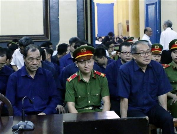 Bị cáo Trầm Bê (bên trái) và Phạm Công Danh tại tòa. Ảnh: Hải Quan